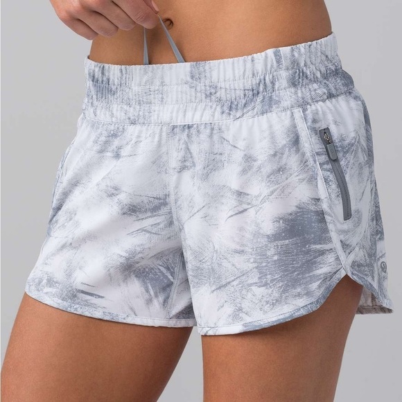 lululemon athletica Pants - Lululemon Tracker Short V (4") SZ 4